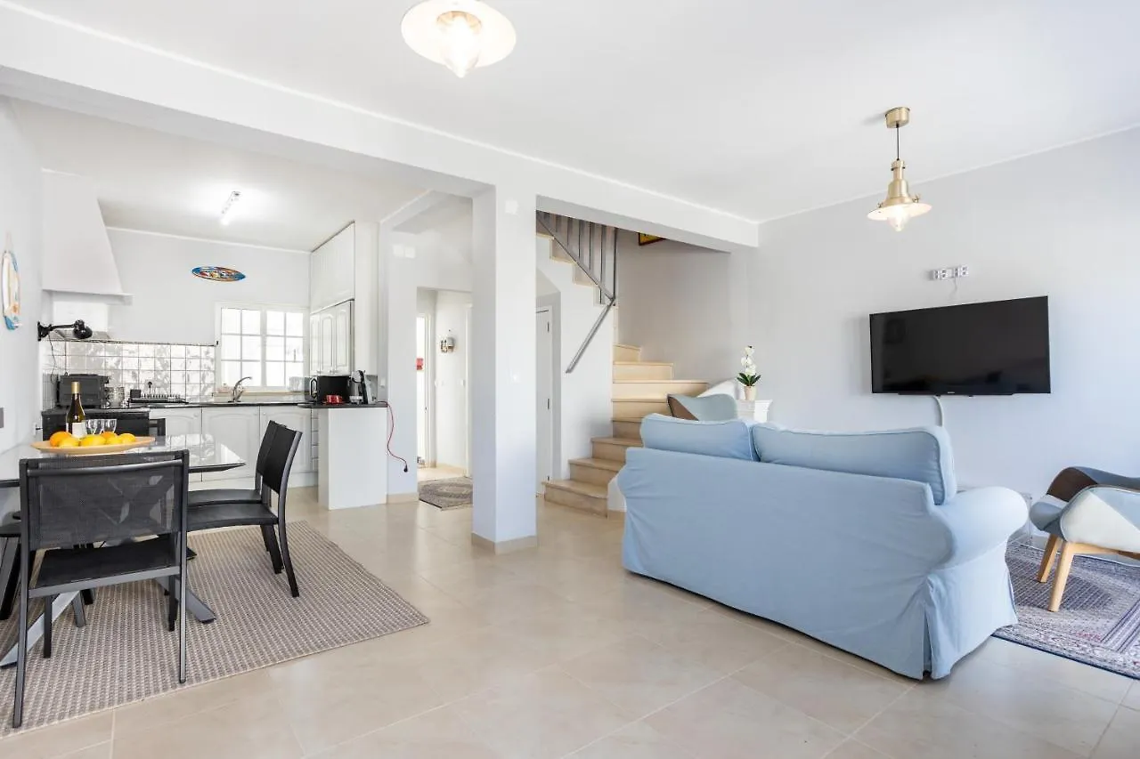 Newly Renovated 2 Bedroom Townhouse - Close To Salema Beach