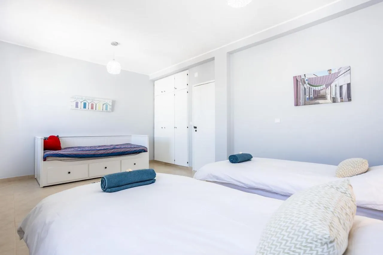 Newly Renovated 2 Bedroom Townhouse - Close To Salema Beach Holiday home