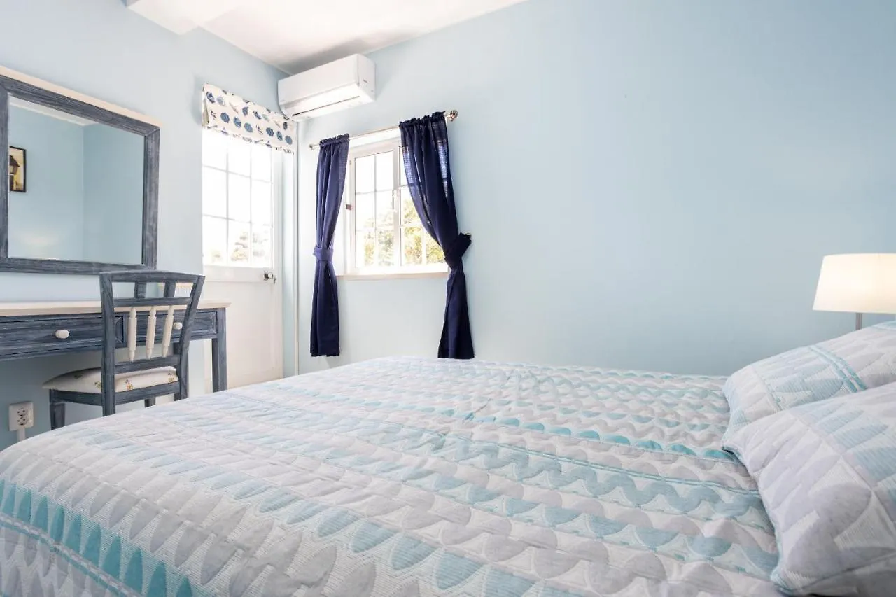 Newly Renovated 2 Bedroom Townhouse - Close To Salema Beach