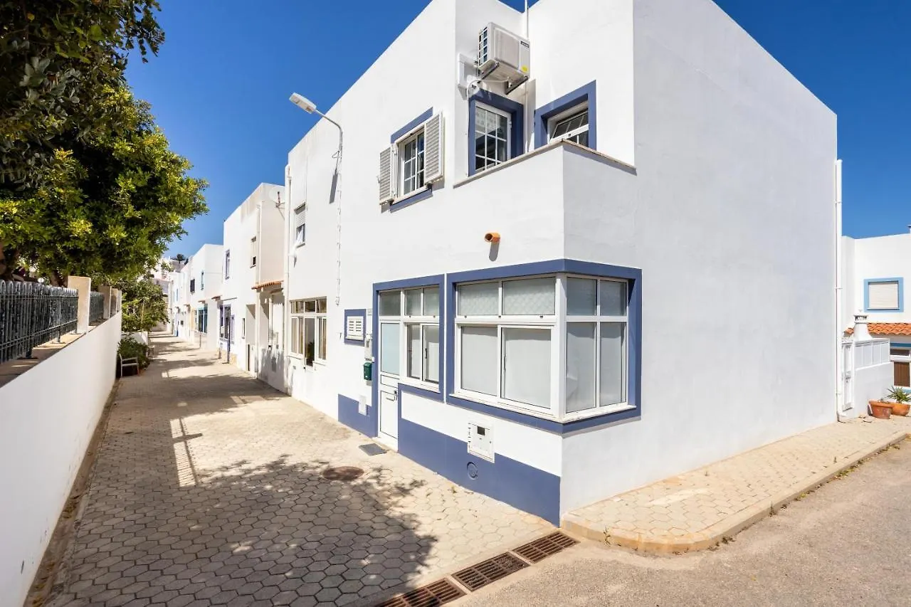 Newly Renovated 2 Bedroom Townhouse - Close To Salema Beach Holiday home