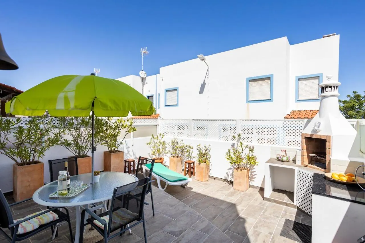 Newly Renovated 2 Bedroom Townhouse - Close To Salema Beach