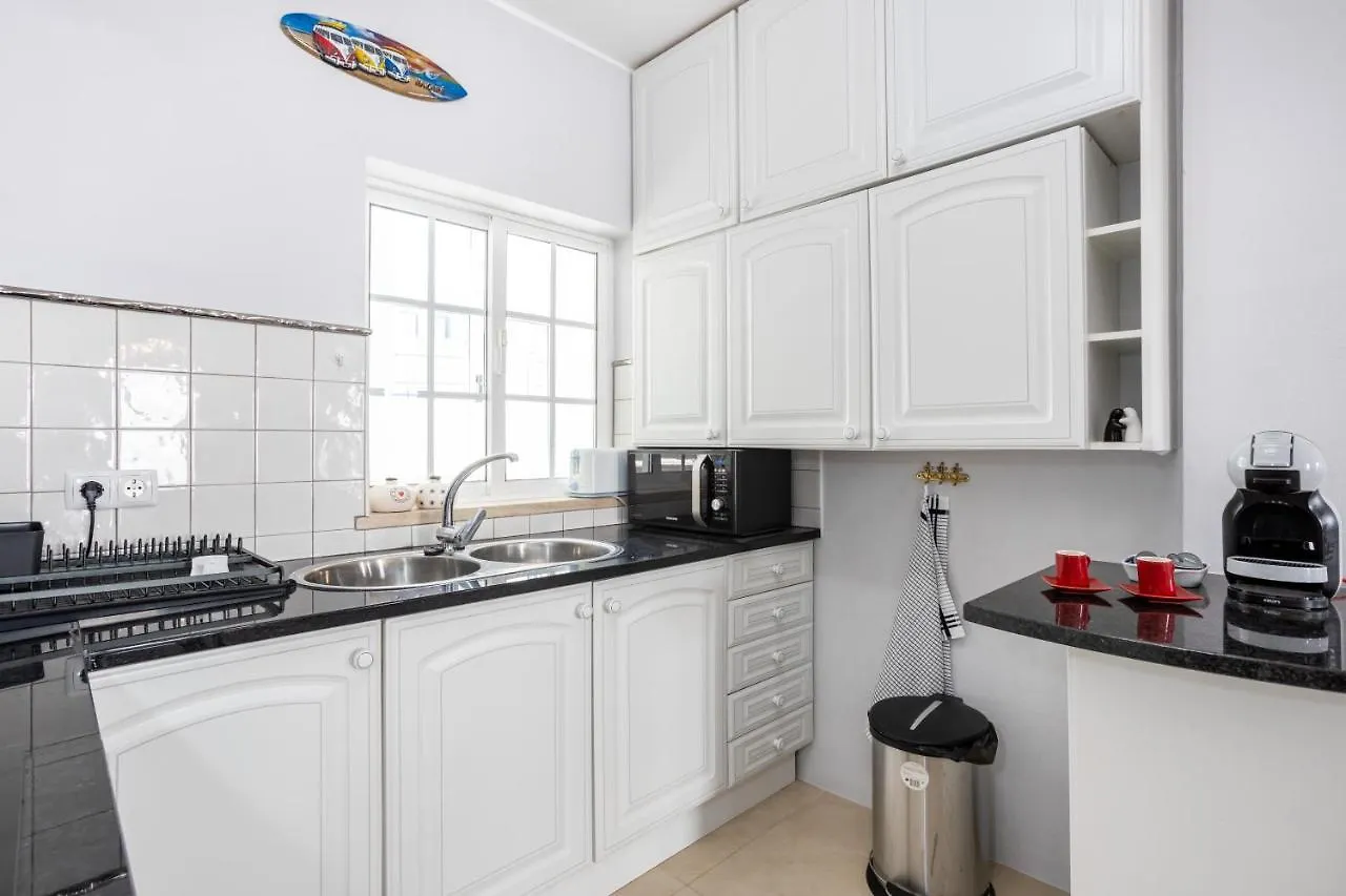 Newly Renovated 2 Bedroom Townhouse - Close To Salema Beach