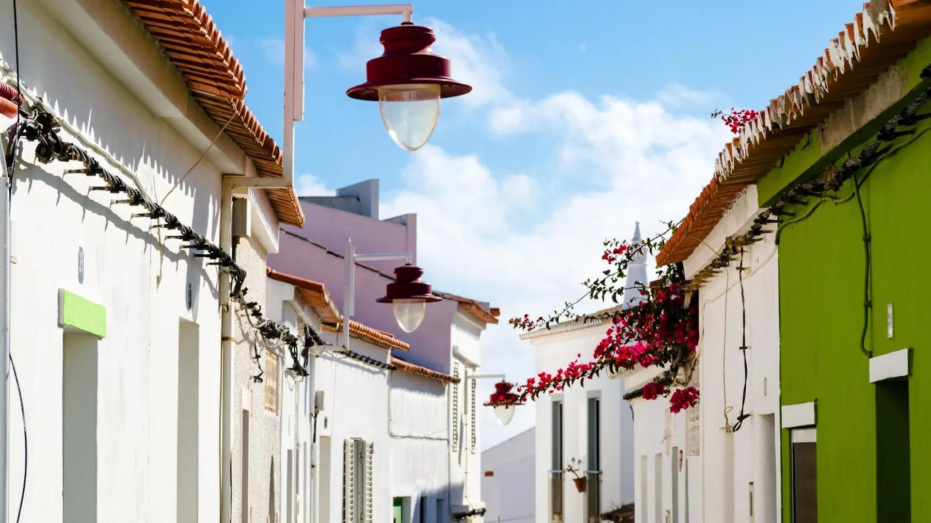 Newly Renovated 2 Bedroom Townhouse - Close To Salema Beach 0*,  Portugal